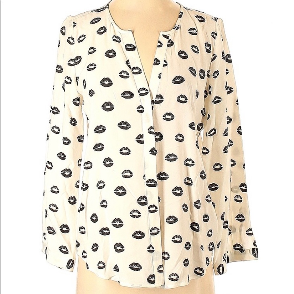 JOIE size S lip design black and white silk blouse in excellent condition